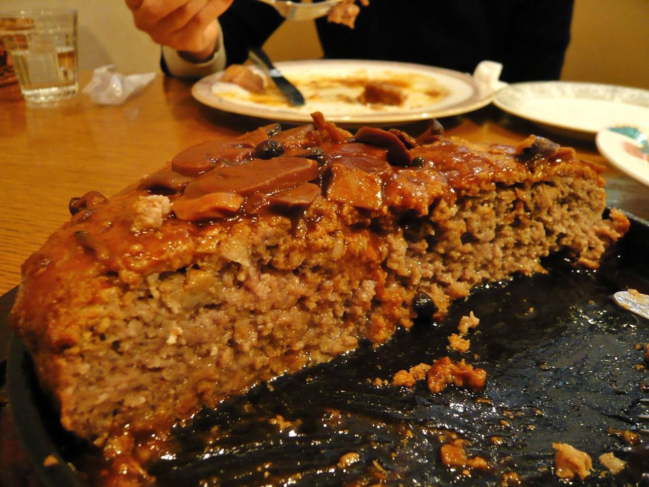 大番長ハンバーグ1キロは、直径20センチ×高さ5センチ!