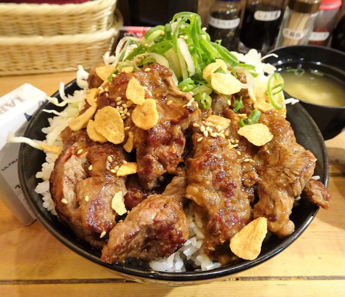 秋葉原の すためし で デカ盛りステーキ丼 Gakudaiの週末はデカ盛り