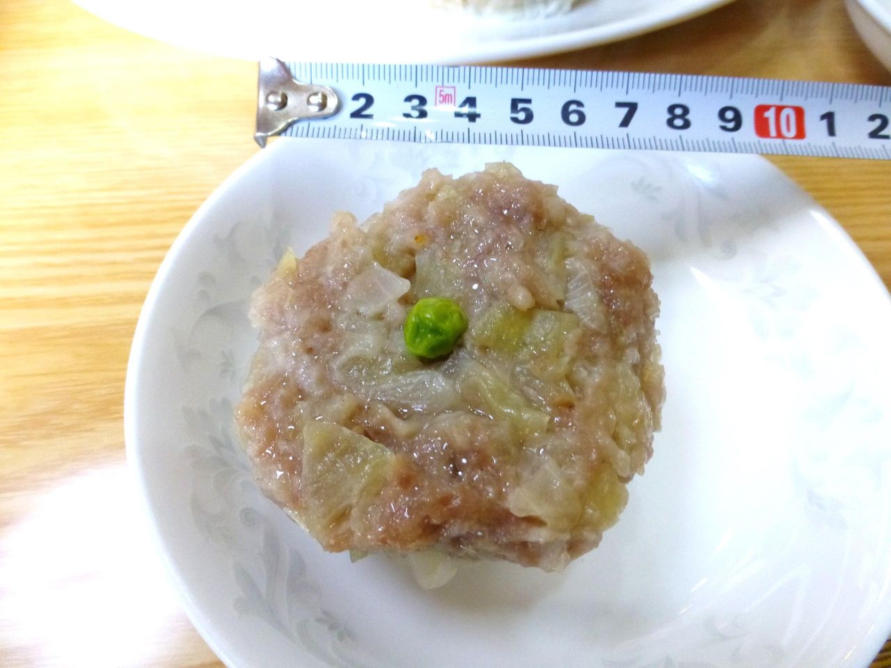 シューマイは、直径7センチ×高さ4センチ!