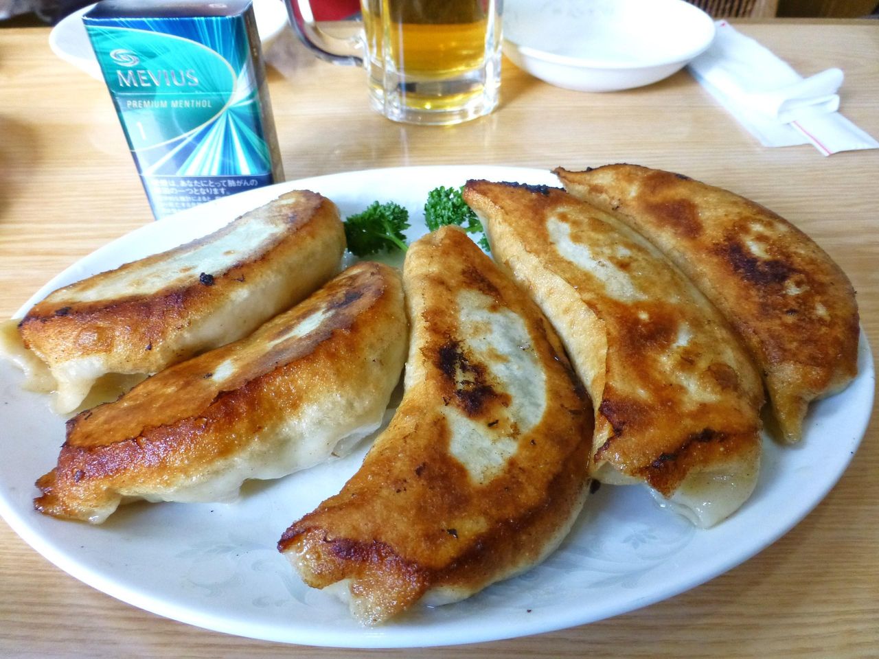バナナのようなデカ盛り焼餃子450円!