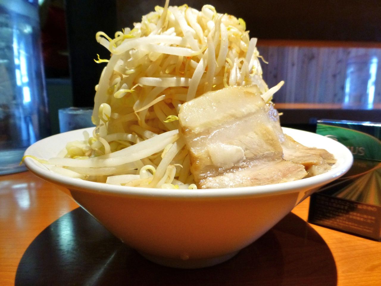 中目黒の超高層野菜タワーラーメン!