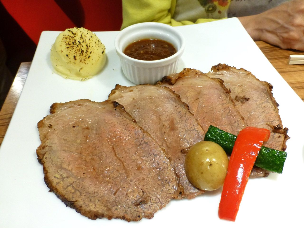 和牛ローストビーフ1,274円
