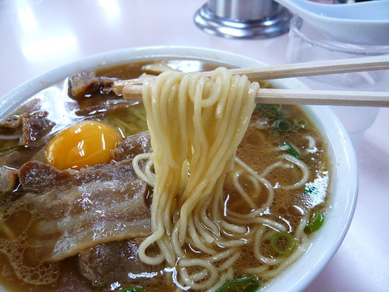 麺は、やわらかめの中細麺