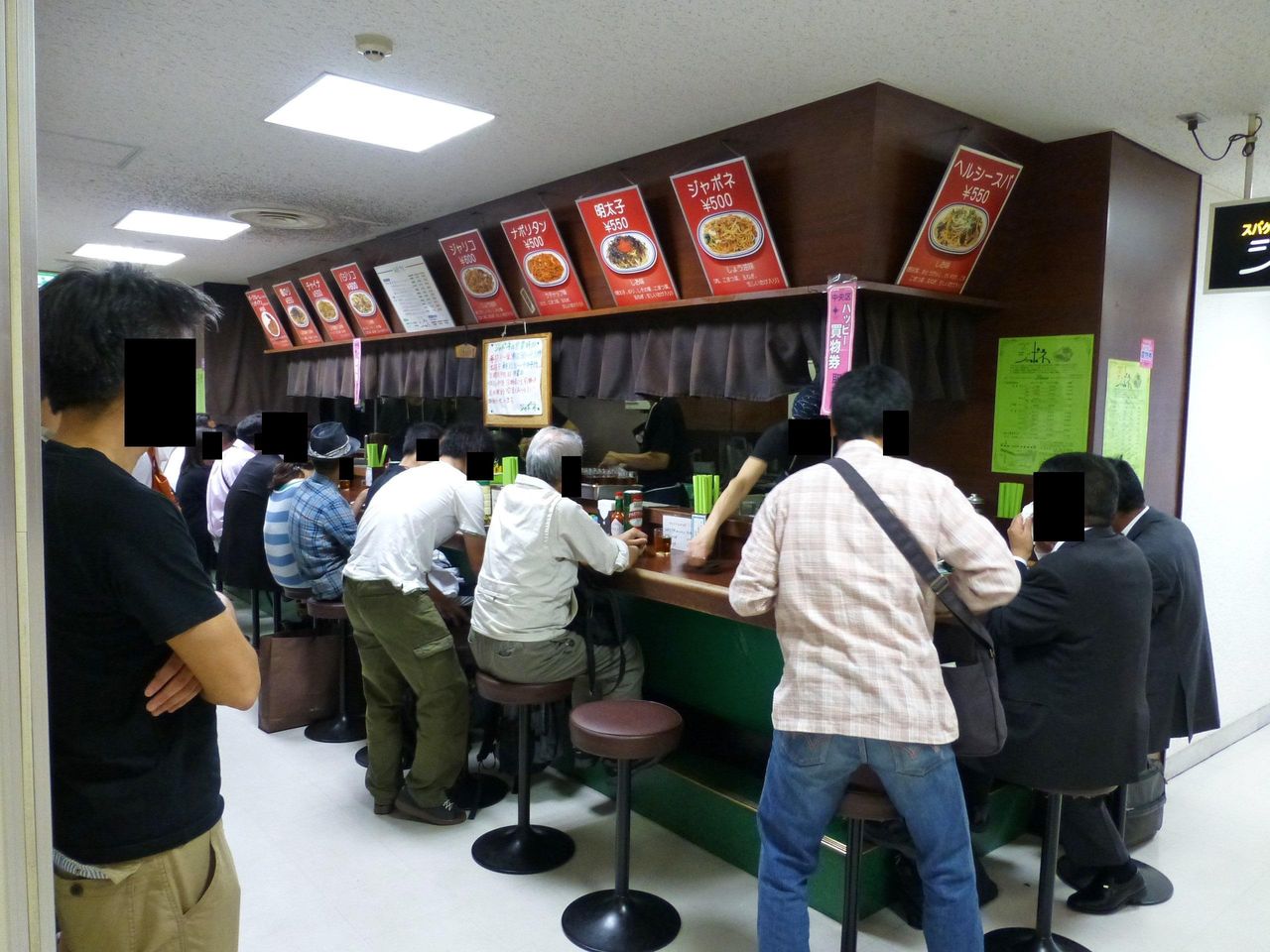 開店直後には席が埋まり、すぐに行列ができます!