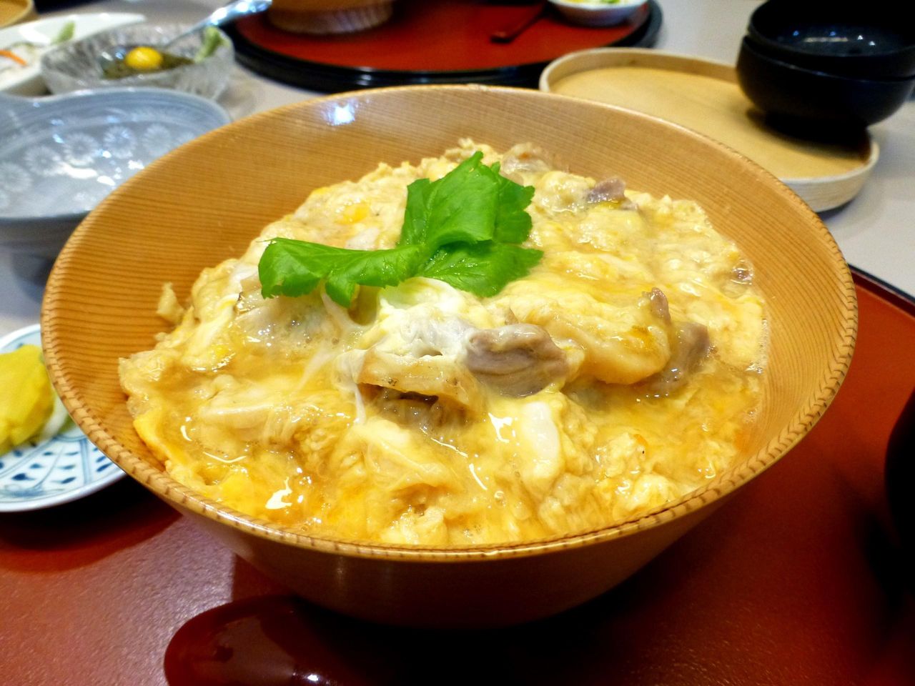 卵はトロトロに仕上げたスクランブルエッグ風!