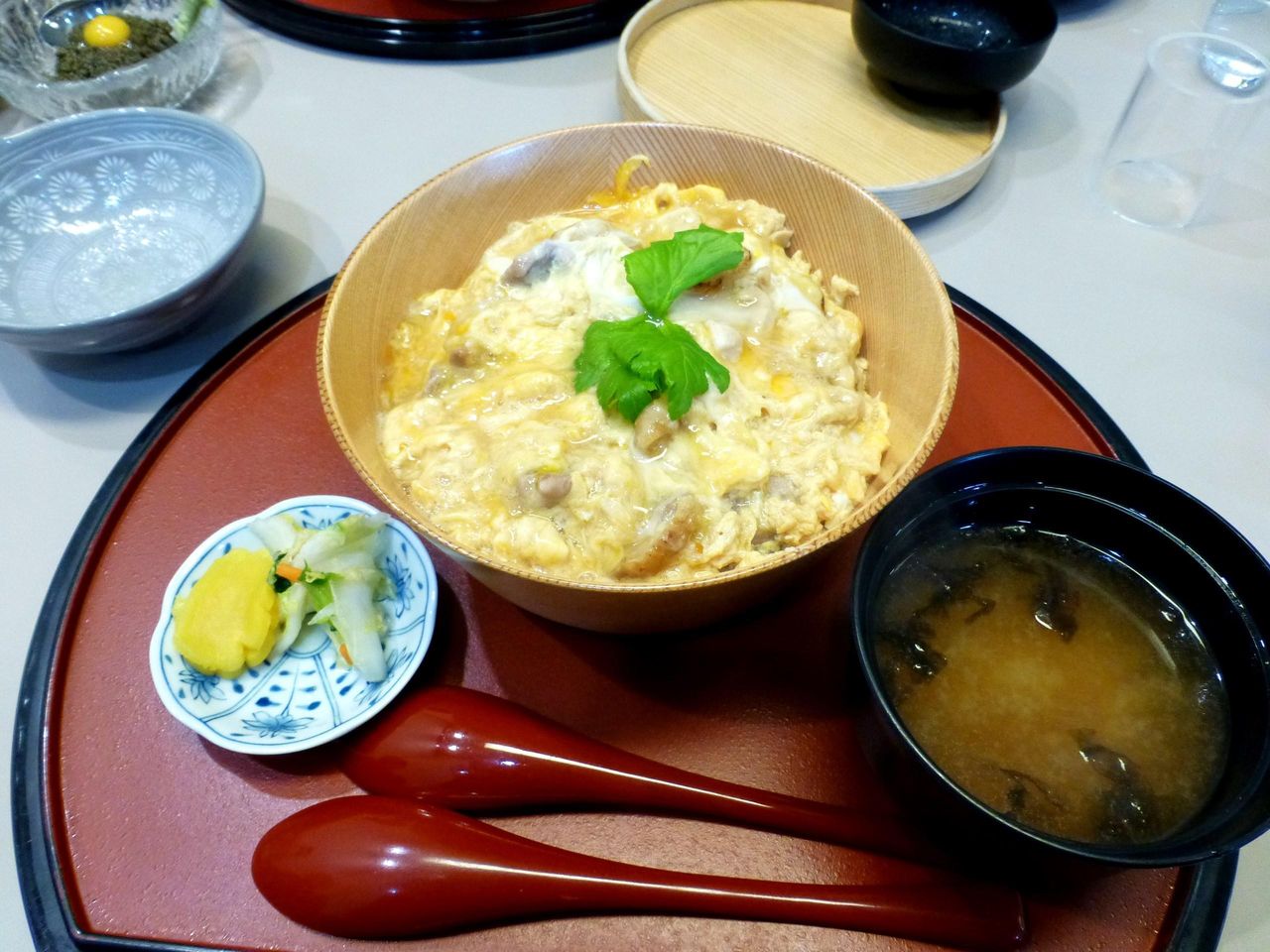 秋田比内地鶏を使用した、究極親子丼1,380円