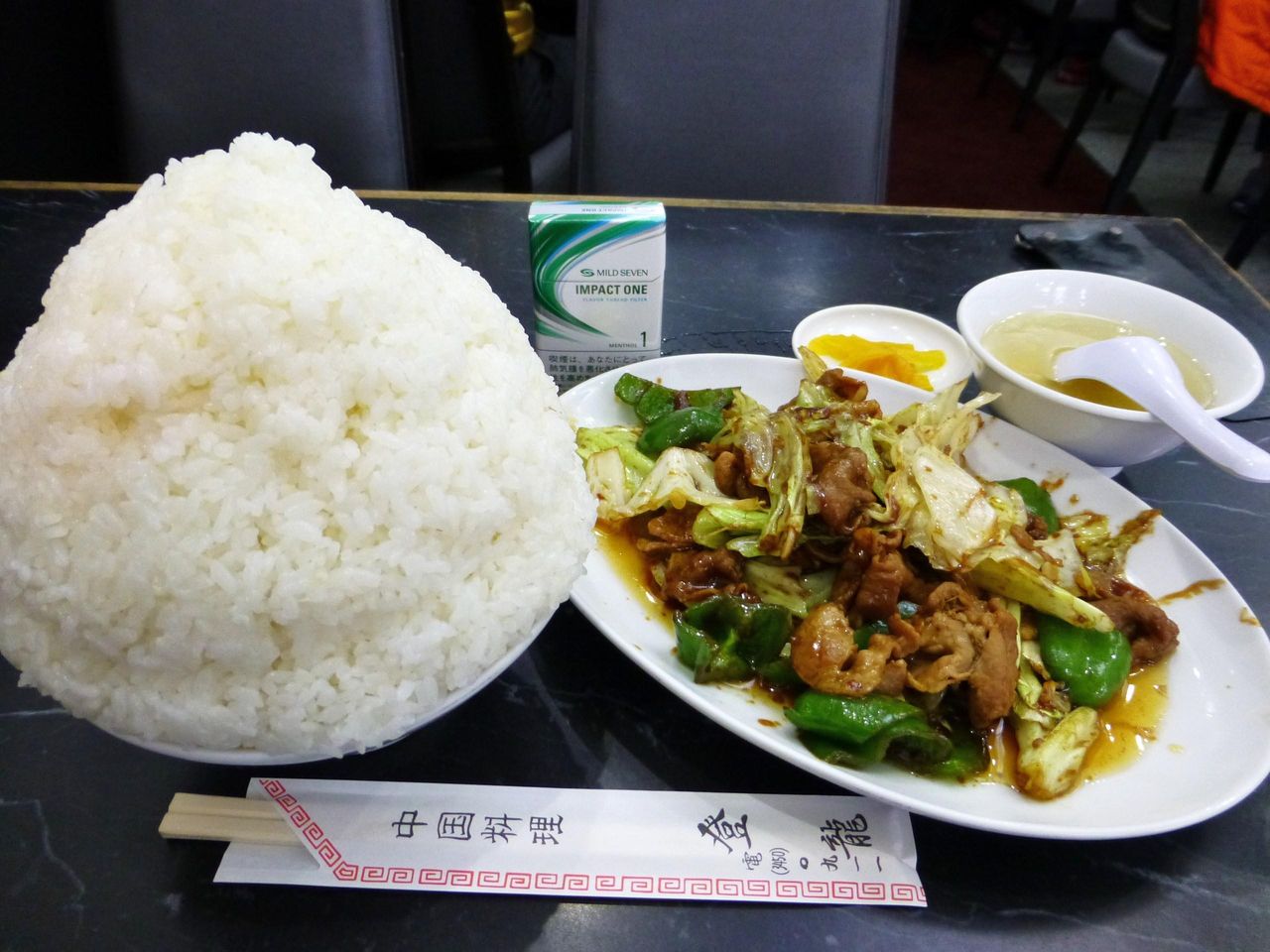 北品川のデカ盛り店、登龍の回鍋肉定食大盛８００円