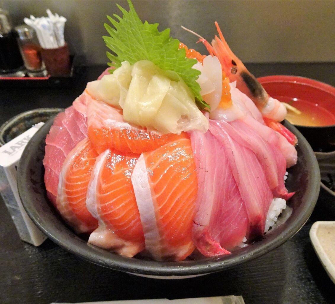 新宿の「三是」で、デカ盛り海鮮丼! : gakudaiの週末はデカ盛り!