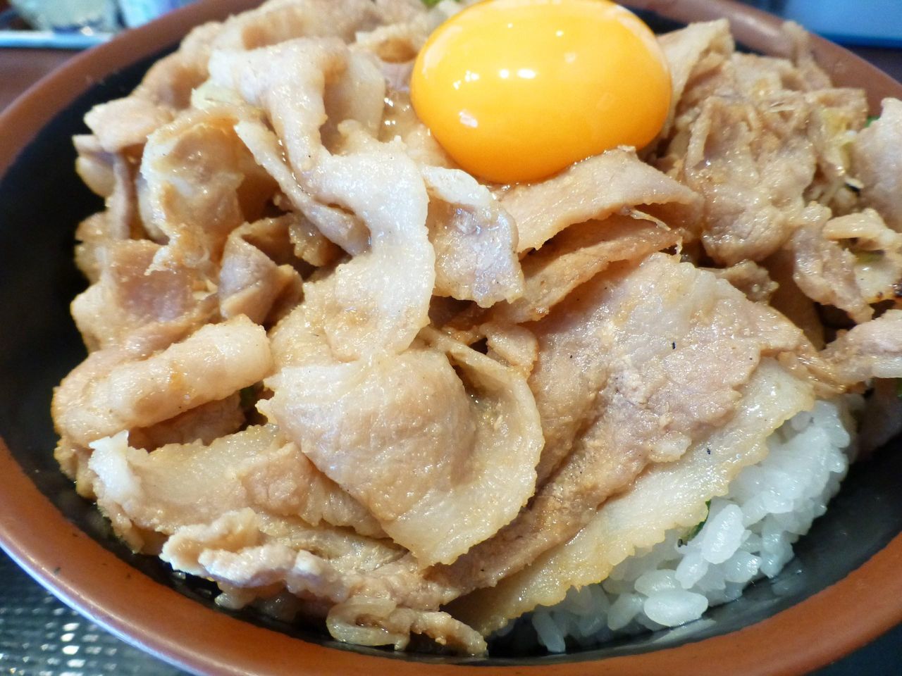 ニンニクダレで味付けした豚バラ肉!