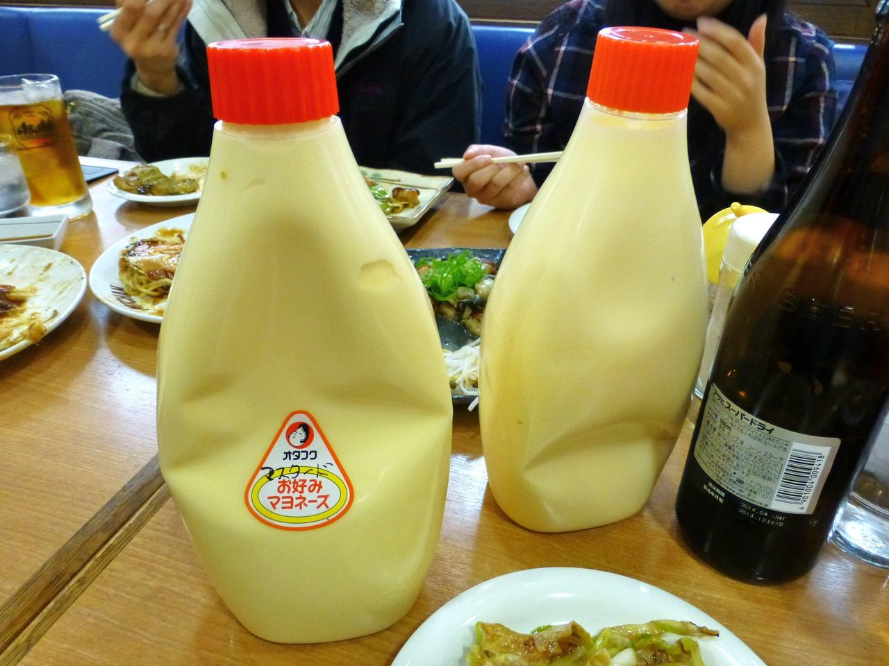 特大サイズのマヨネーズ!左はマスタード入り!