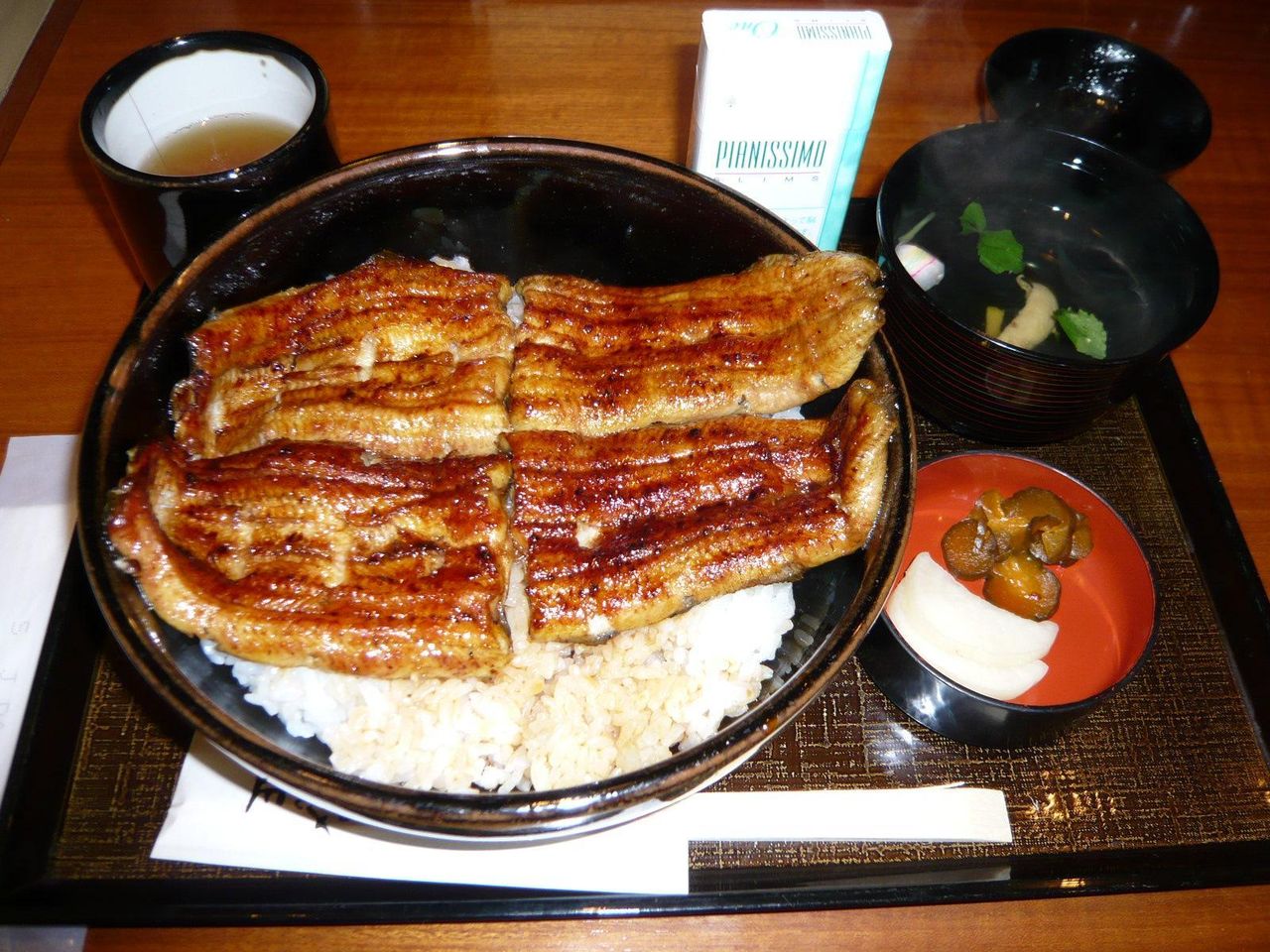 毎週金曜日、数量限定のスーパー丼(大盛)1,300円