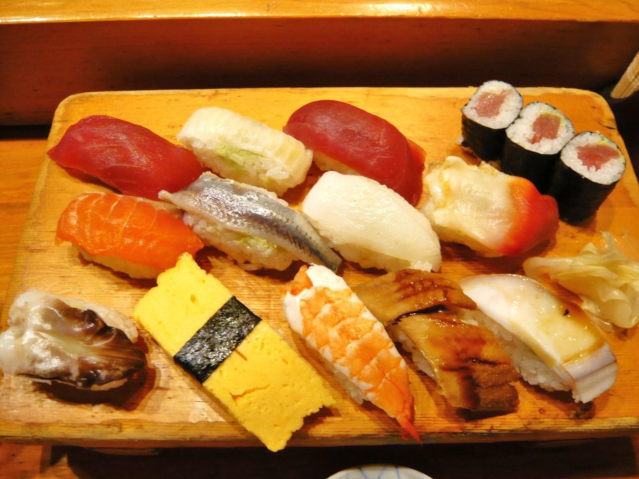 ネタはそこそこ、シャリは大きめで、ボリューム満点!