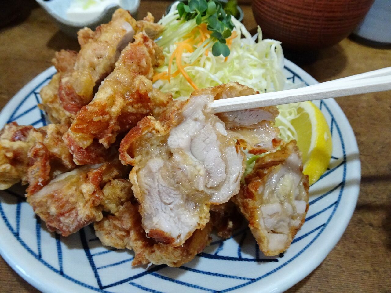 □南加瀬の「とんかつ三田」で、デカ盛り唐揚げ定食！ : gakudaiの週末