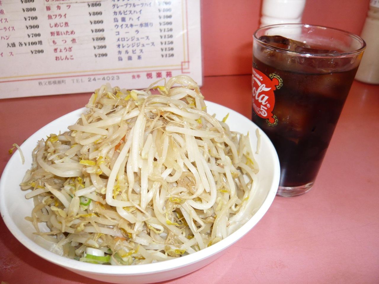 なぜか味噌ラーメンにコーラがサービス???