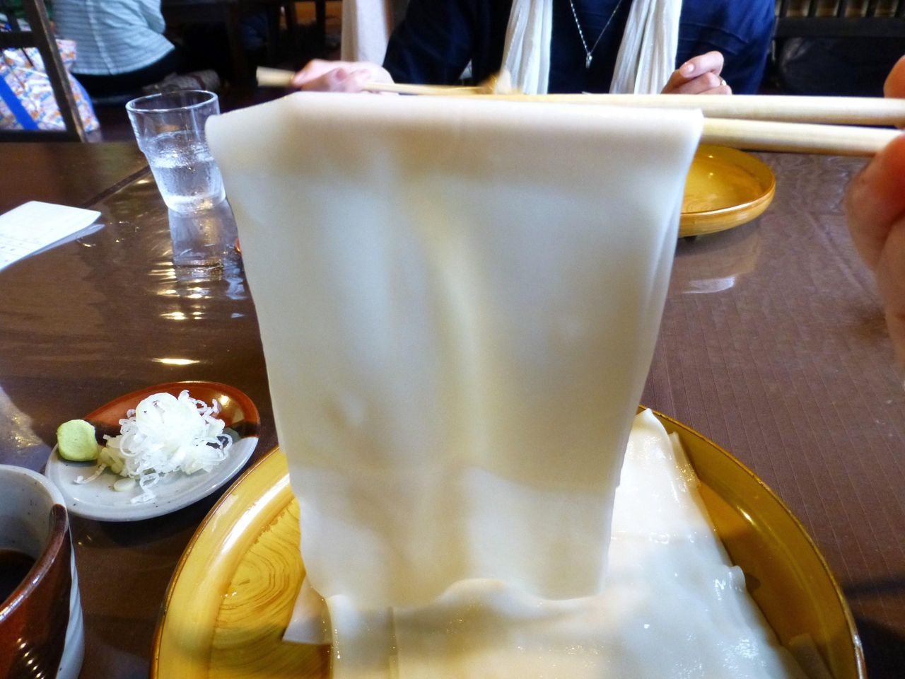 ひもかわは、モッチリしていてプルンプルンの食感!