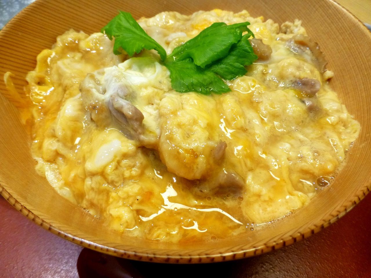 肉も卵も秋田比内地鶏を使用した究極親子丼1,380円