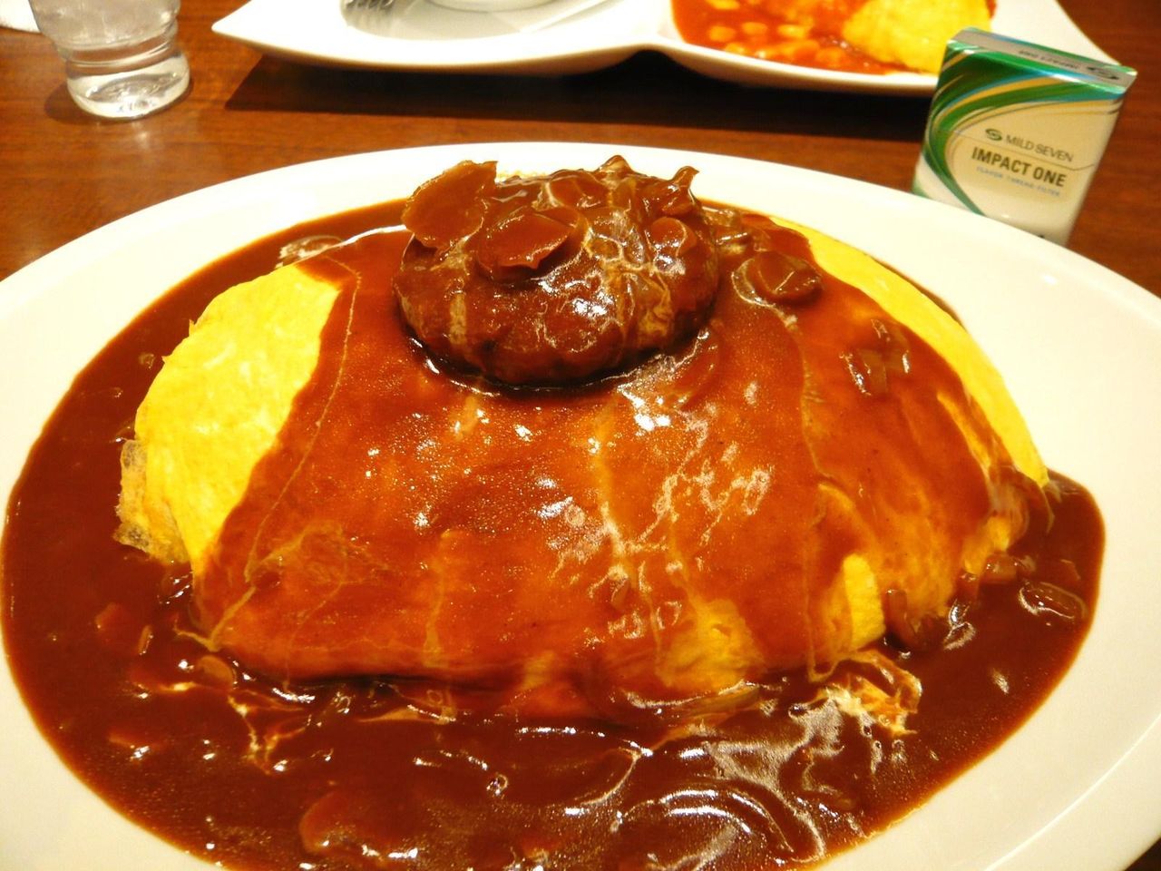 ポムの樹 蒲田のポムの樹で 枕のようなデカ盛りオムライス Gakudaiの週末はデカ盛り