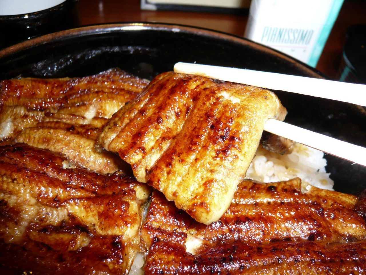 紀州備長炭で香ばしく焼き上げた鰻!