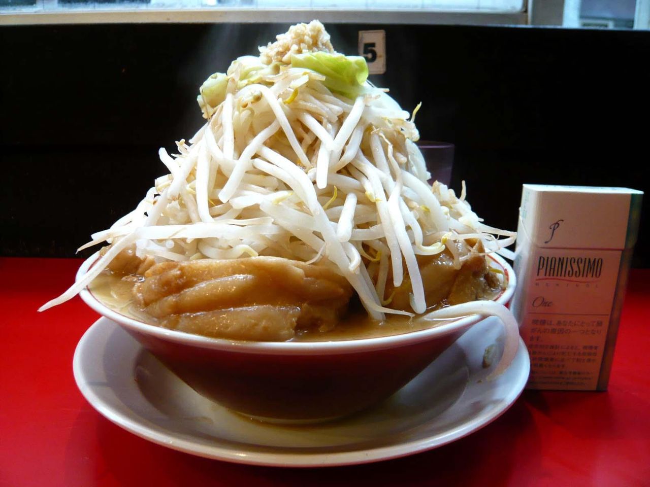 これは、まさに・・・神保町の超高層野菜タワーや〜!