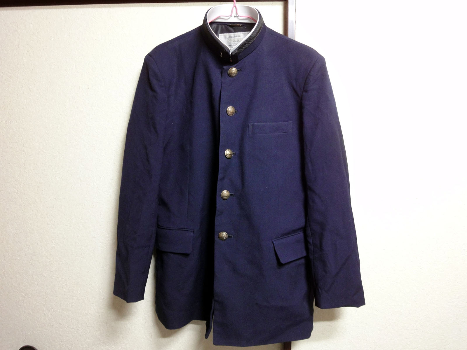 校名不明 紺色生地 前5つボタン 襟蛇腹巻付 学生服 学生服学ラン制服が好き 校名不明 紺色生地 前5つボタン 襟蛇腹巻付 学生服 学生服学ラン制服が好き