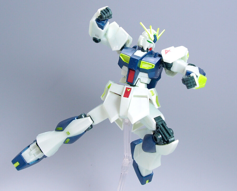 発色 サンプル画像 EG νガンダム（サイコフレーム発光イメージカラー）レビュー