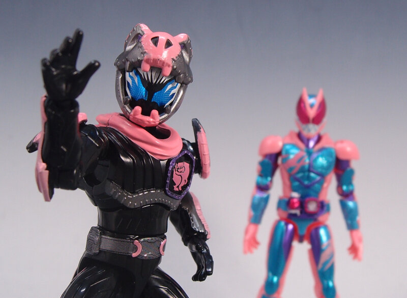 装動 仮面ライダーリバイス by1 ＆ 装動 仮面ライダーセイバー 全14種 装動 仮面ライダーリバイス by 1 ＆ 装動 仮面ライダーセイバー