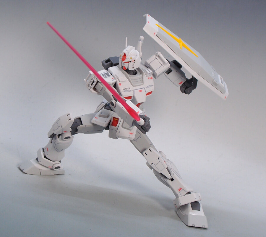 ツインアイ発光！　ガンダムMkⅡ　ロールアウト風　組立・塗装済　完成品　HGUC ツインアイ発光！ ガンダムMkⅡ ロールアウト風 組立・塗装済