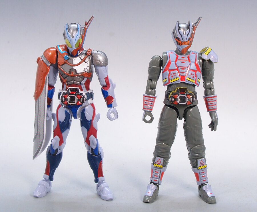 装動 仮面ライダーギーツ ID 4 Feat.装動 仮面ライダーリバイス