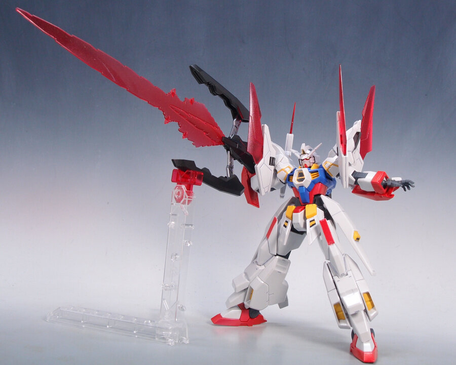 ガンダムトライエイジ 特徴的なトリコロールカラーやトライスラッシュブレイドを再現