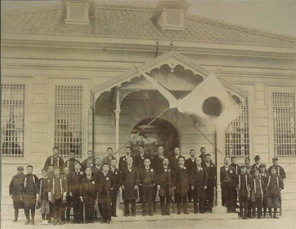 img_1573779_51905537_0