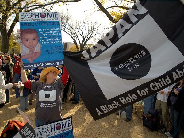 800px-Japanese_Child_Abduction_Rally_to_Restore_Sanity