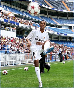 ロビーニョ、マドリー到着 : SSFM @ レアル・マドリー