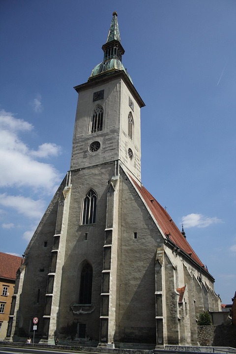 Cathedral_of_St._Martin_in_Bratislava wiki