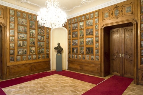 装飾キャビネット