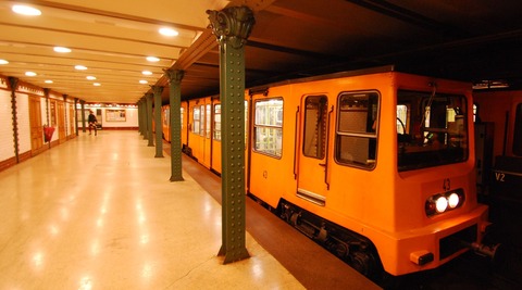 1920px-Underground_Budapest_M1 wiki