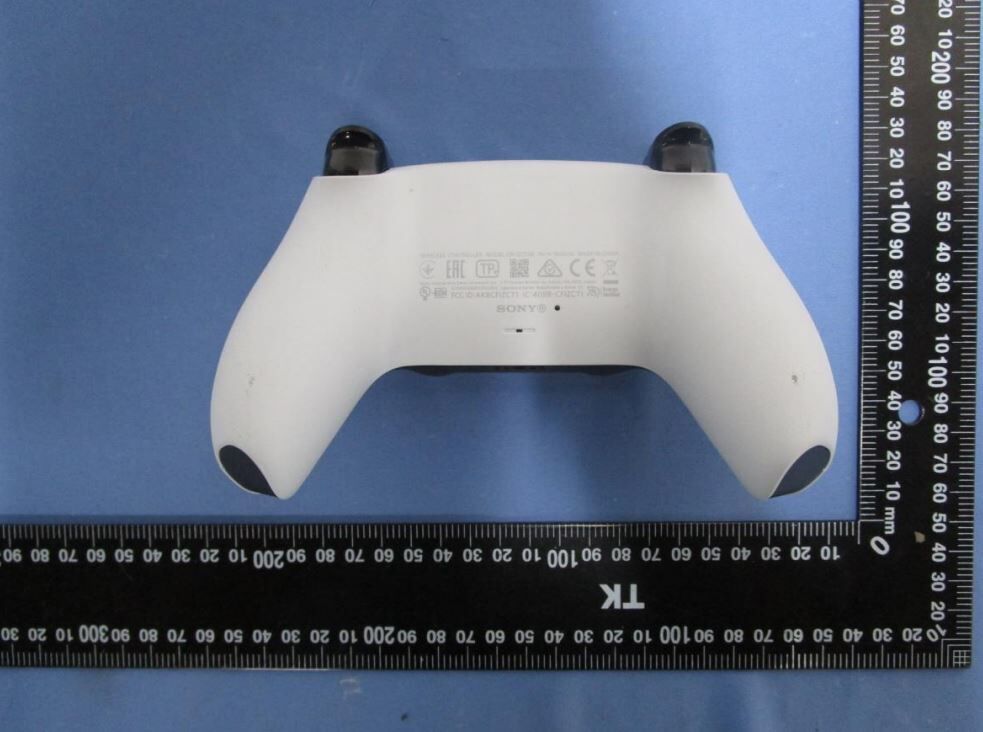 プレイステーション 5」本体の外観やサイズ感などを確認できる実機画像 ...