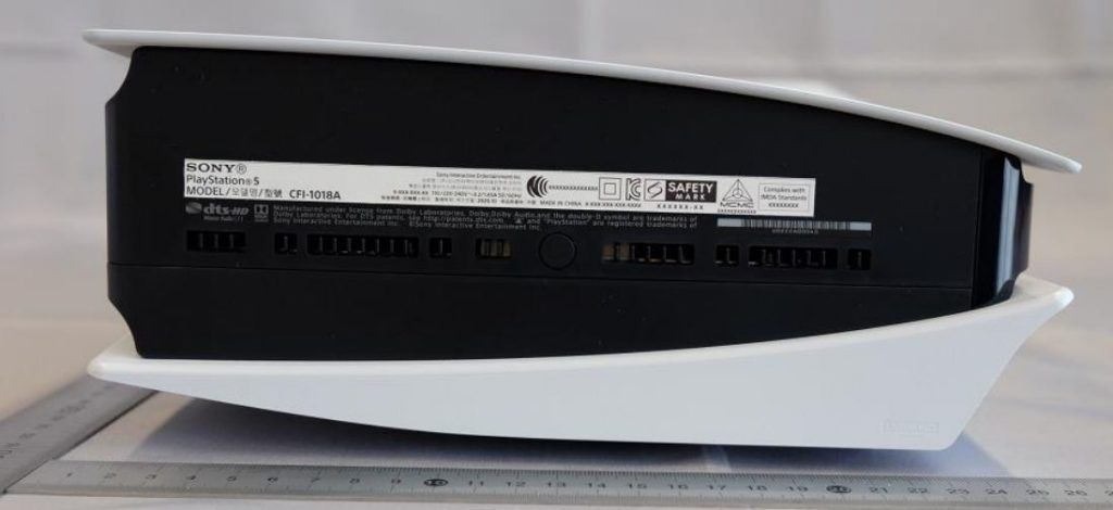 プレイステーション 5」本体の外観やサイズ感などを確認できる実機画像 ...