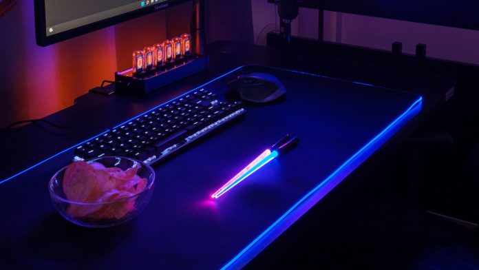 「光るゲーミング箸改」発売。あの箸が進化、イルミネーションパターン導入！