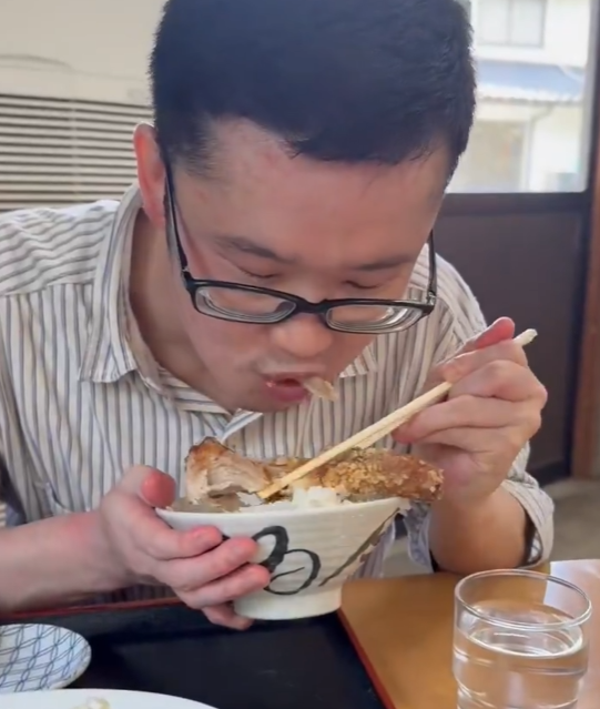 【お食事たいむ】41歳のsyamuさん、ハムスターみたいでｶﾜ(・∀・)ｲｲ!!