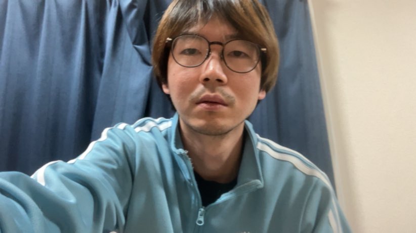 【悲報】チー牛が、飲食店で配信。女の客にキレられる「配信許可は取ったんですけど」