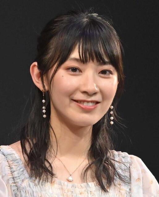 【念】檜山沙耶ファン、自作の人形を抱えてイベント会場入り