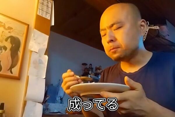 【水増し】カツドンチャンネル、撮影時は必ず背伸び。高身長へに憧れか？