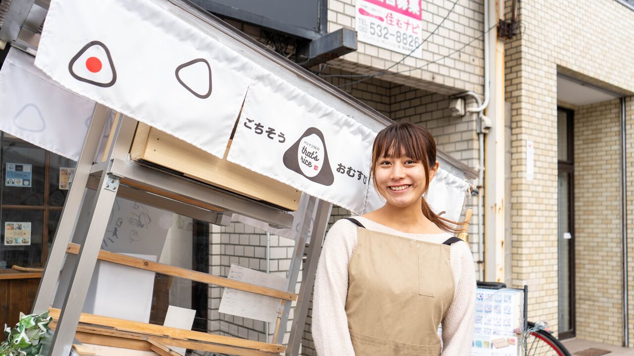 【屋台】リヤカーおにぎりのお姉さん、大きすぎて炎上ｗｗｗむほほ♥