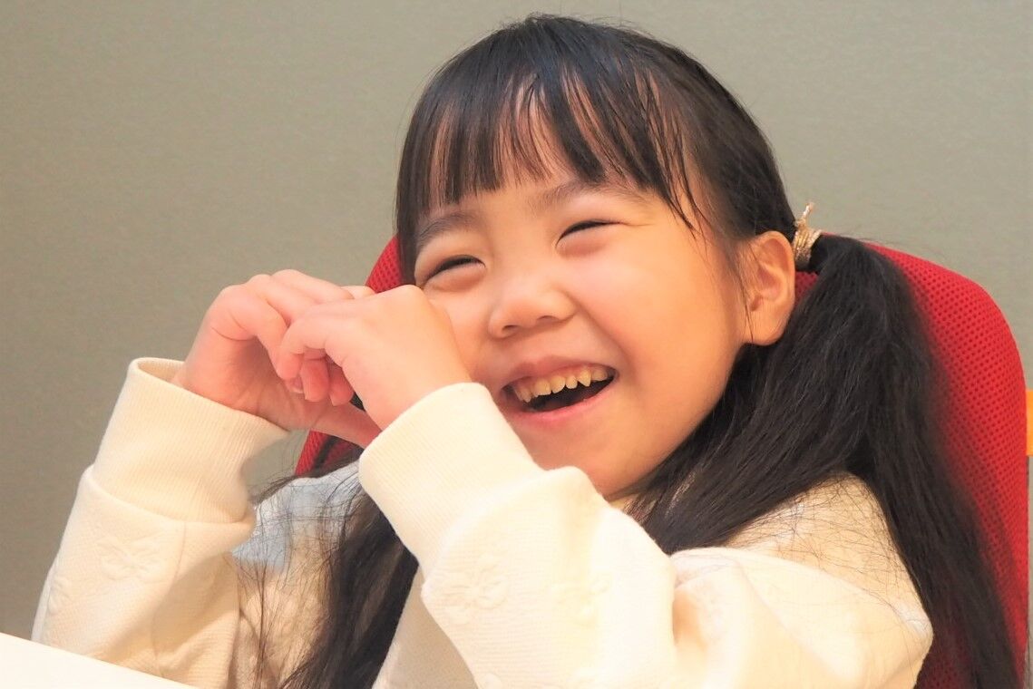 【悲報】メスガキ、自分がブス過ぎて爆笑wwが止まらないwww