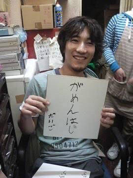 格ゲー界の神ことウメハラさん 海外のゲーム会場でサイン責めにあってしまう がめちゃんのblog テスト用 格ゲー界の神ことウメハラさん 海外のゲーム会場でサイン責めにあってしまう がめちゃんのblog テスト用