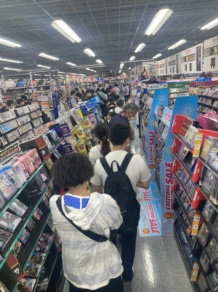 【朗報】令和なのに各地のゲーム売り場に行列!!スプラ3発売の盛り上がり凄えwww 【朗報】令和なのに各地のゲーム売り場に行列!!スプラ3発売の盛り上がり凄えwww
