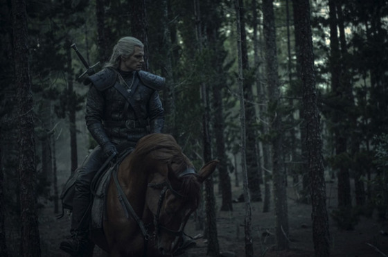 the-witcher-set-photos-henry-cavill-geralt-horse