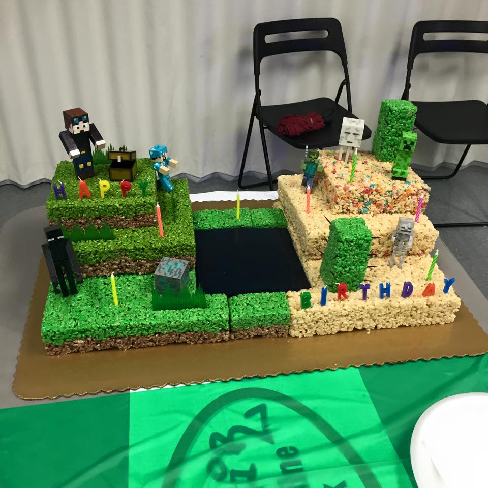 Minecraft で誕生日おめでとう なぜ食欲をそそられないんだろう ゲーム攻略のまるはし