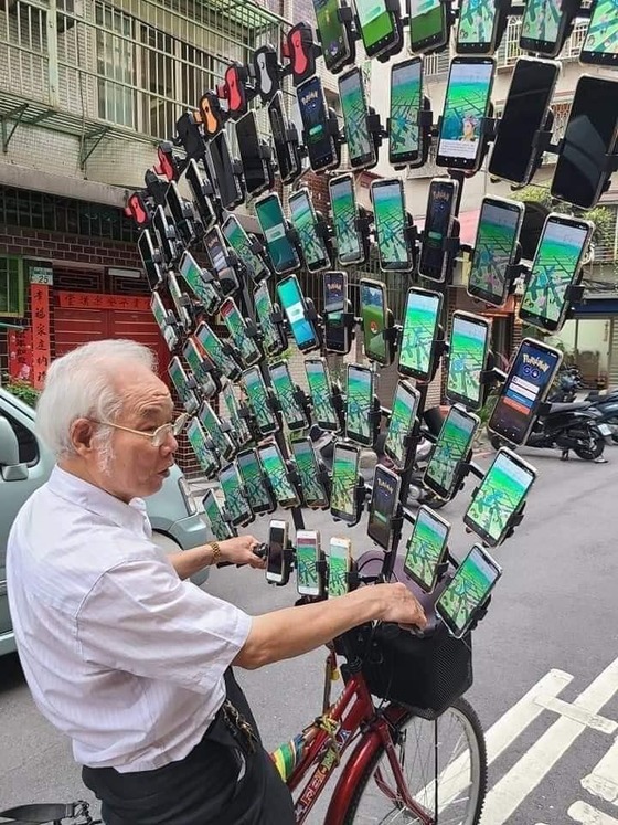 pokemon-go-grandpa-phones