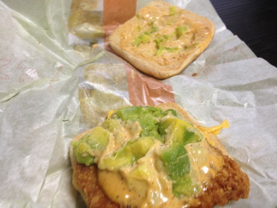 アボカドバーガー_チキン_04